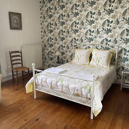 B&B Chambres D'Hotes Ferme Mahyas Saint-Jean-de-Savigny Dış mekan fotoğraf