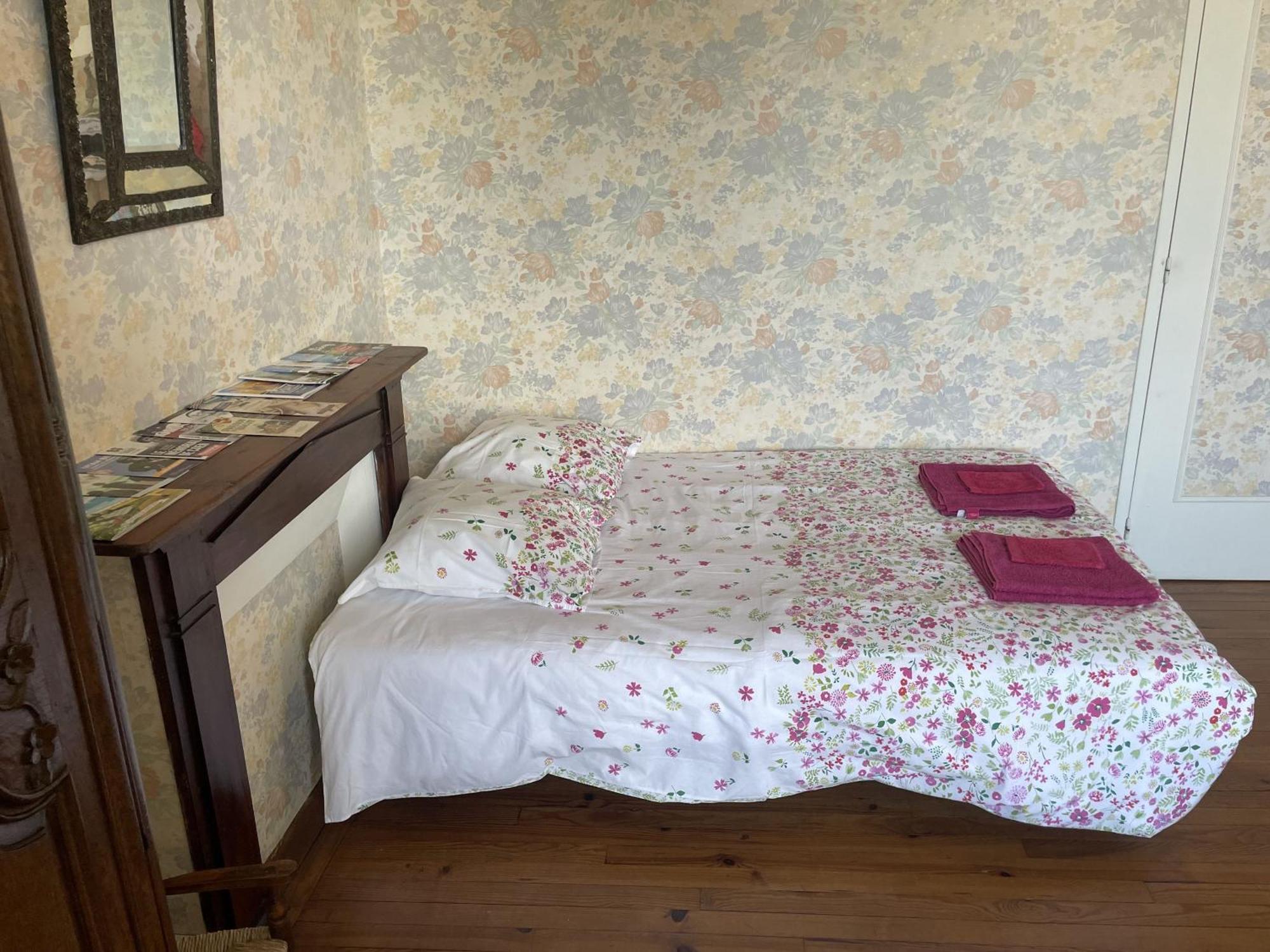 B&B Chambres D'Hotes Ferme Mahyas Saint-Jean-de-Savigny Dış mekan fotoğraf