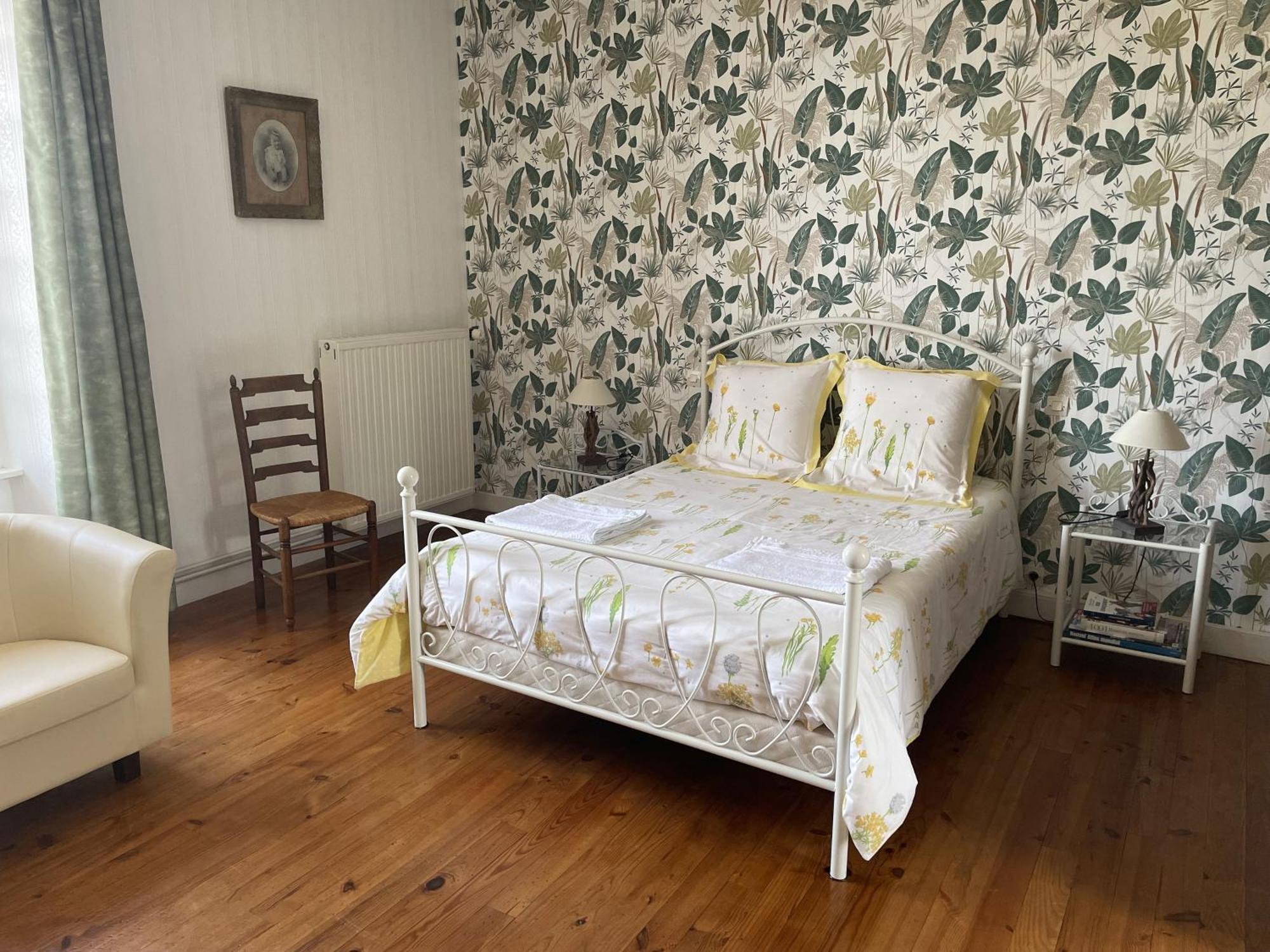 B&B Chambres D'Hotes Ferme Mahyas Saint-Jean-de-Savigny Dış mekan fotoğraf