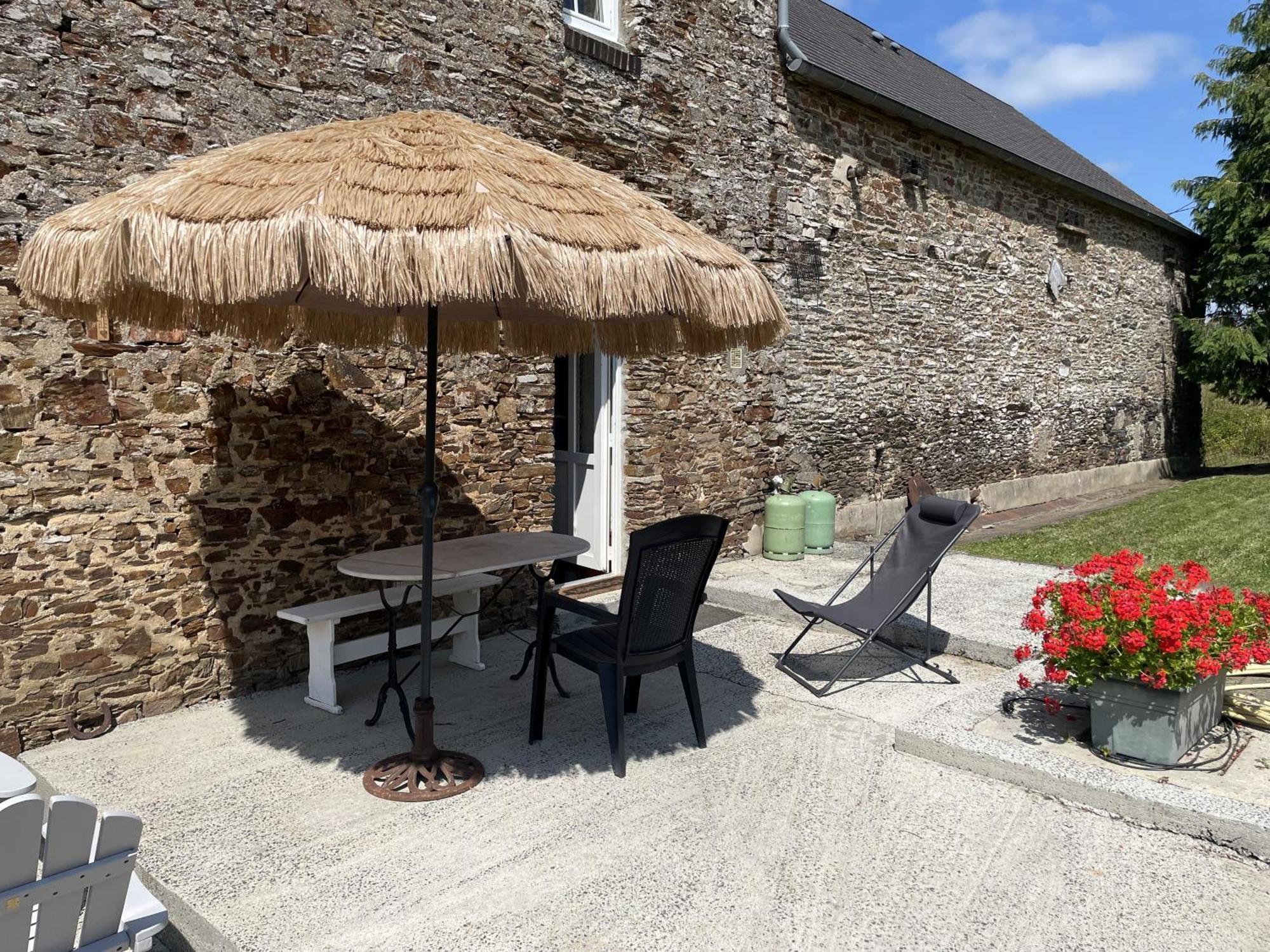 B&B Chambres D'Hotes Ferme Mahyas Saint-Jean-de-Savigny Dış mekan fotoğraf